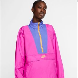 90’s style Nike pullover w/ convertible Fanny pack